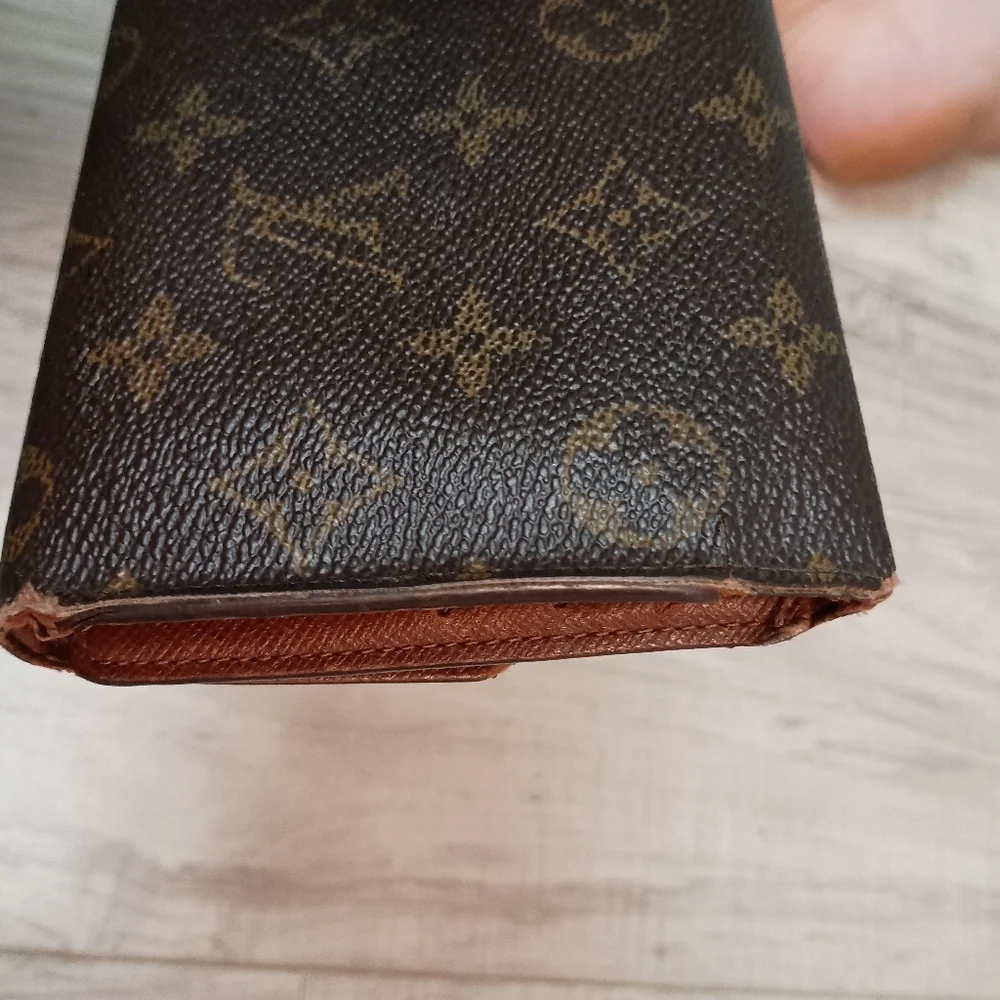 Louis Vuitton Brown Monogram Clutch - Picture 6 of 14